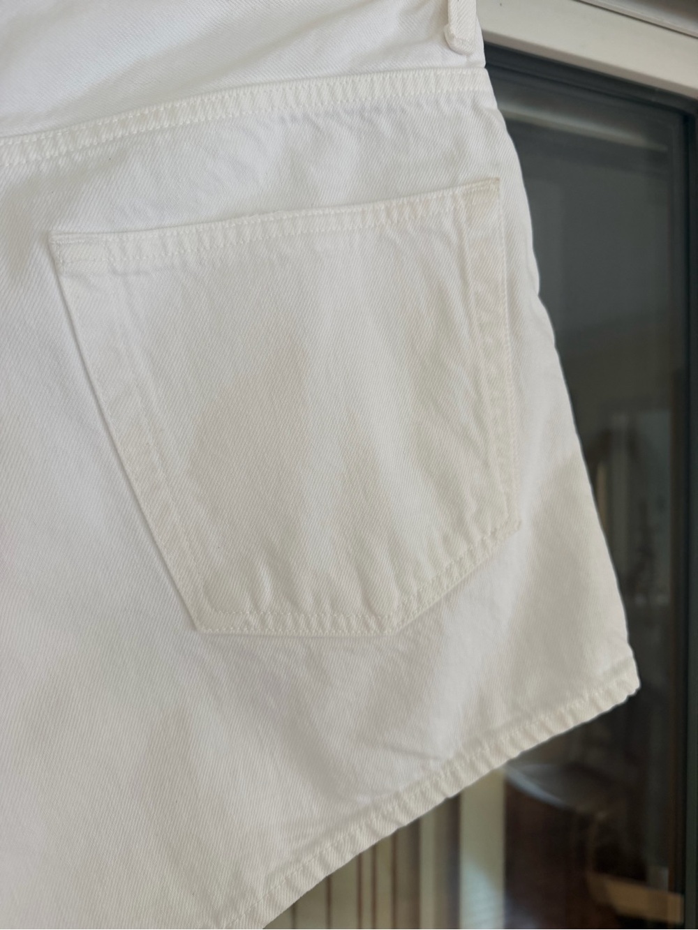 Agolde White High-Rise Leith Denim Shorts, Marshmallow - Picture 4 of 8